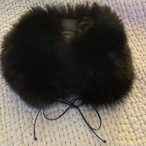 Burberry black fox tie collar